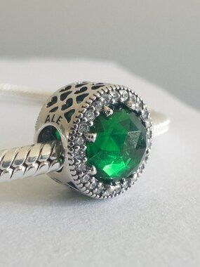 Authentic PANDORA Radiant Hearts Charm GREEN 925 Ale Silver